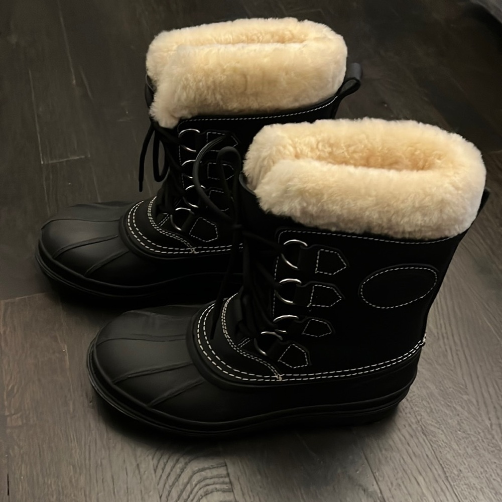 Kamik Women's Pearson Shearling Boot (size 7)